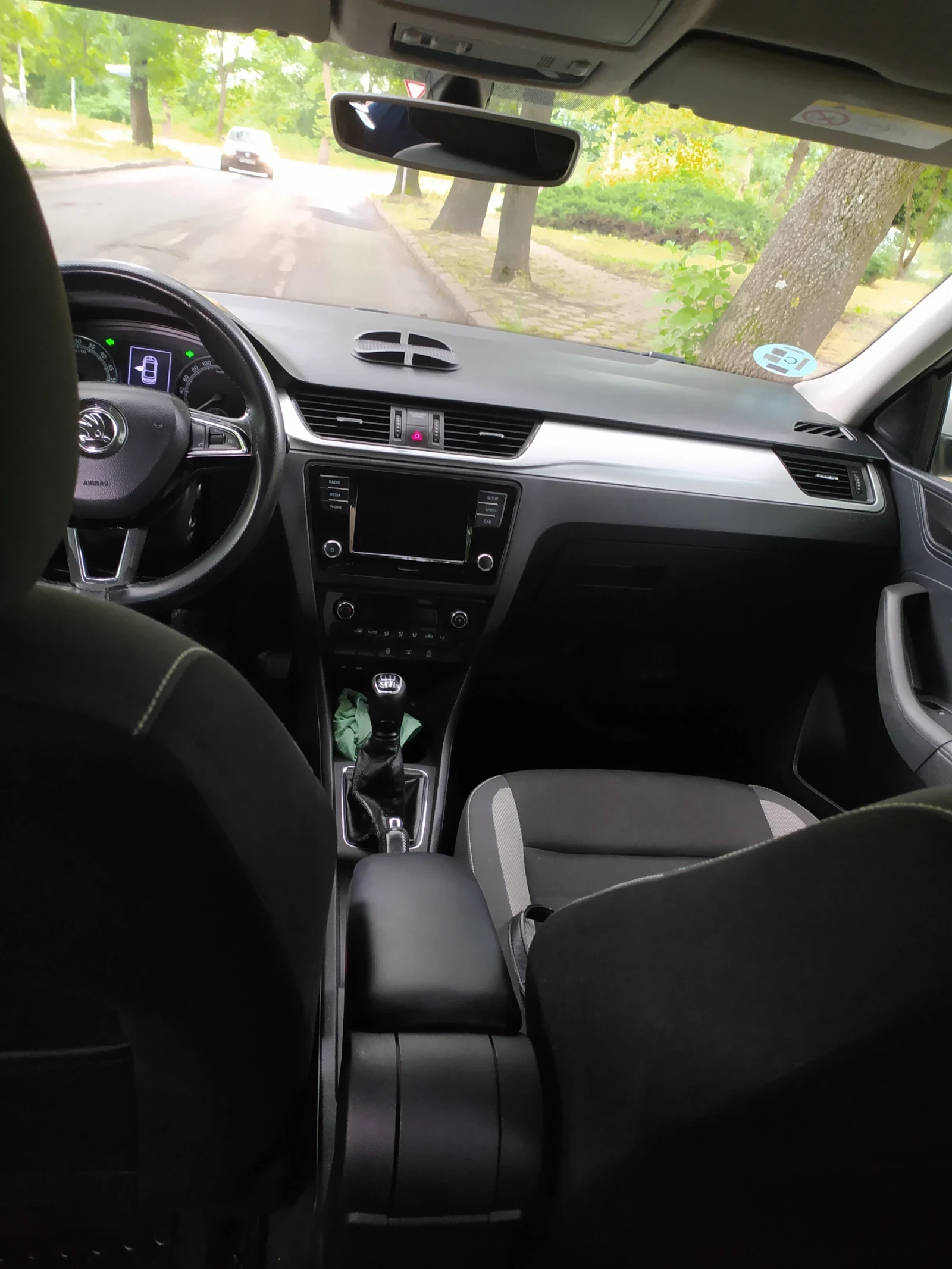 Skoda Rapid, снимка 5 - Автомобили и джипове - 55407614