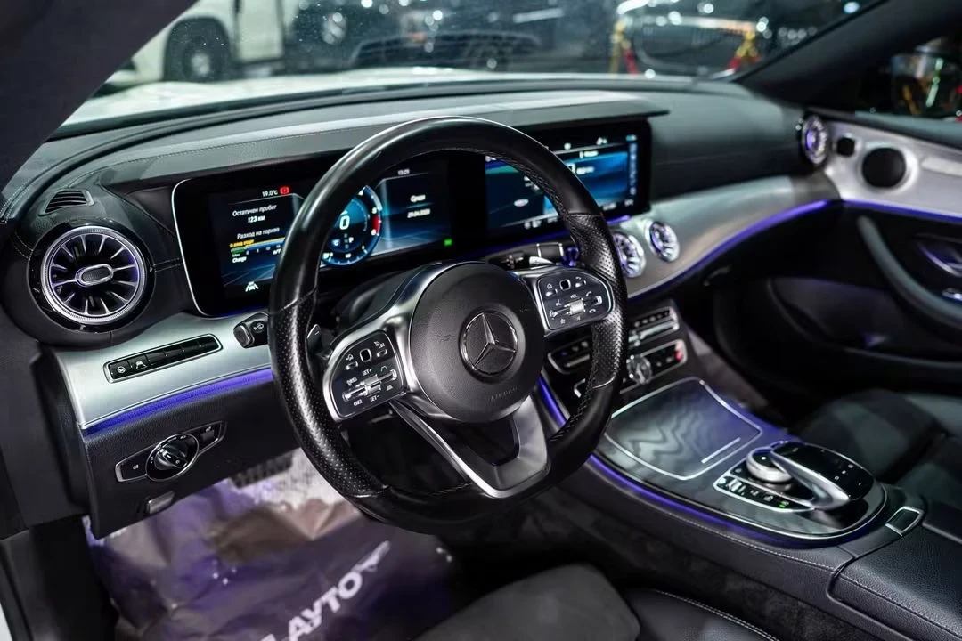 Mercedes-Benz E 220, снимка 4 - Автомобили и джипове - 55822603