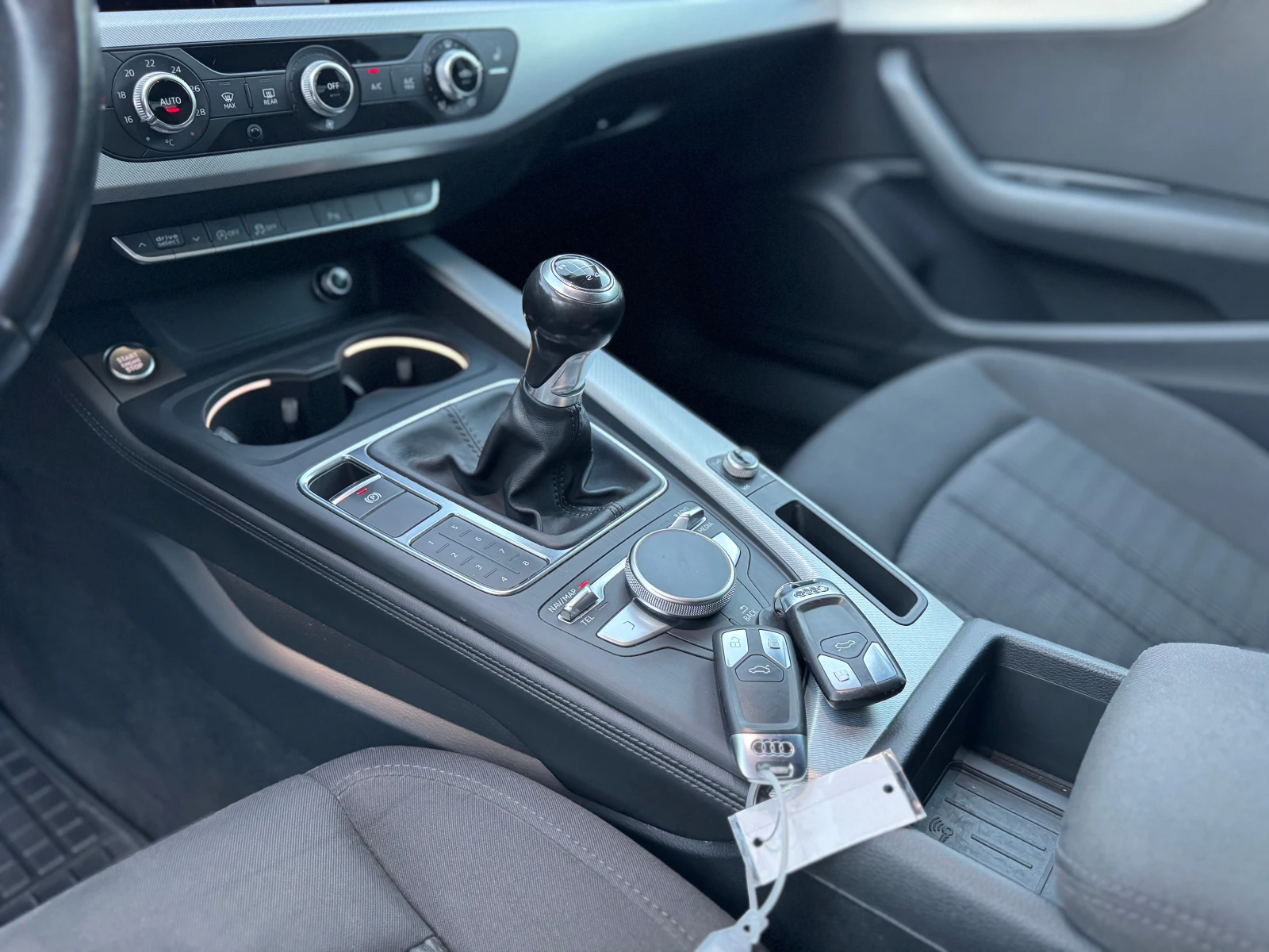 Audi A4 2.0TDI* DIGITAL* NAVI* LED, снимка 14 - Автомобили и джипове - 55957730