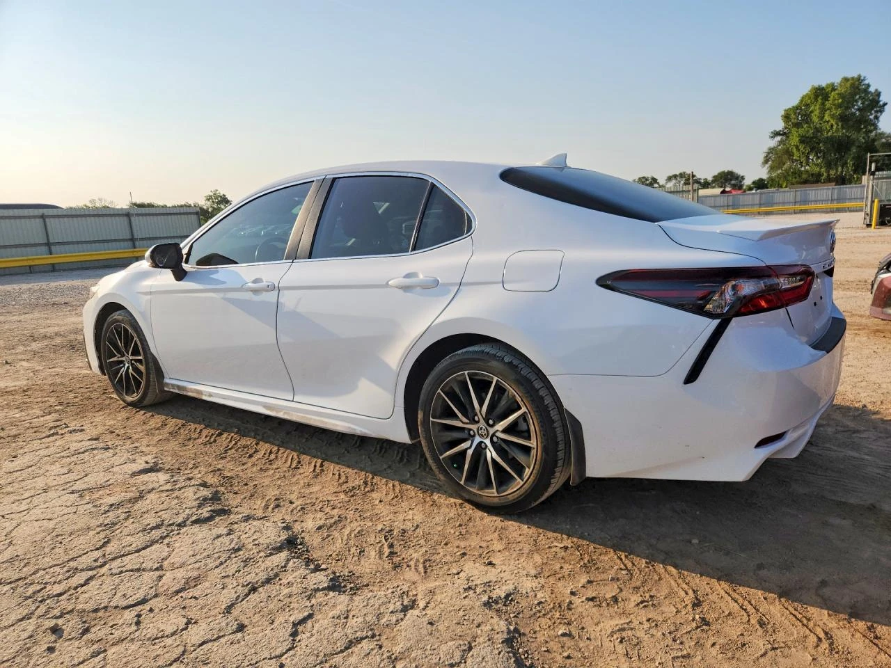 Toyota Camry 2.5l Se, снимка 2 - Автомобили и джипове - 56417783