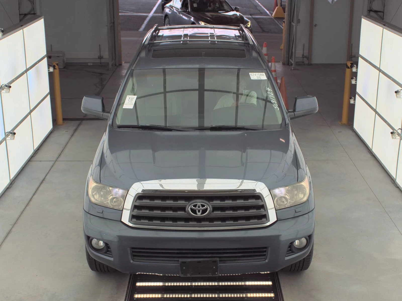 Toyota Sequoia 5.7* V8* ПОДГРЕВ* КАМЕРА* КЕЙЛЕС*  - изображение 5