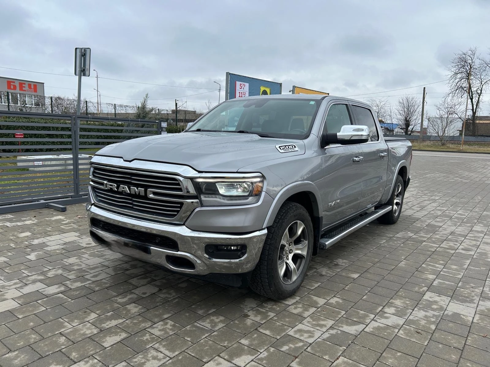 Dodge RAM 1500 LARAMIE, снимка 3 - Автомобили и джипове - 53524257