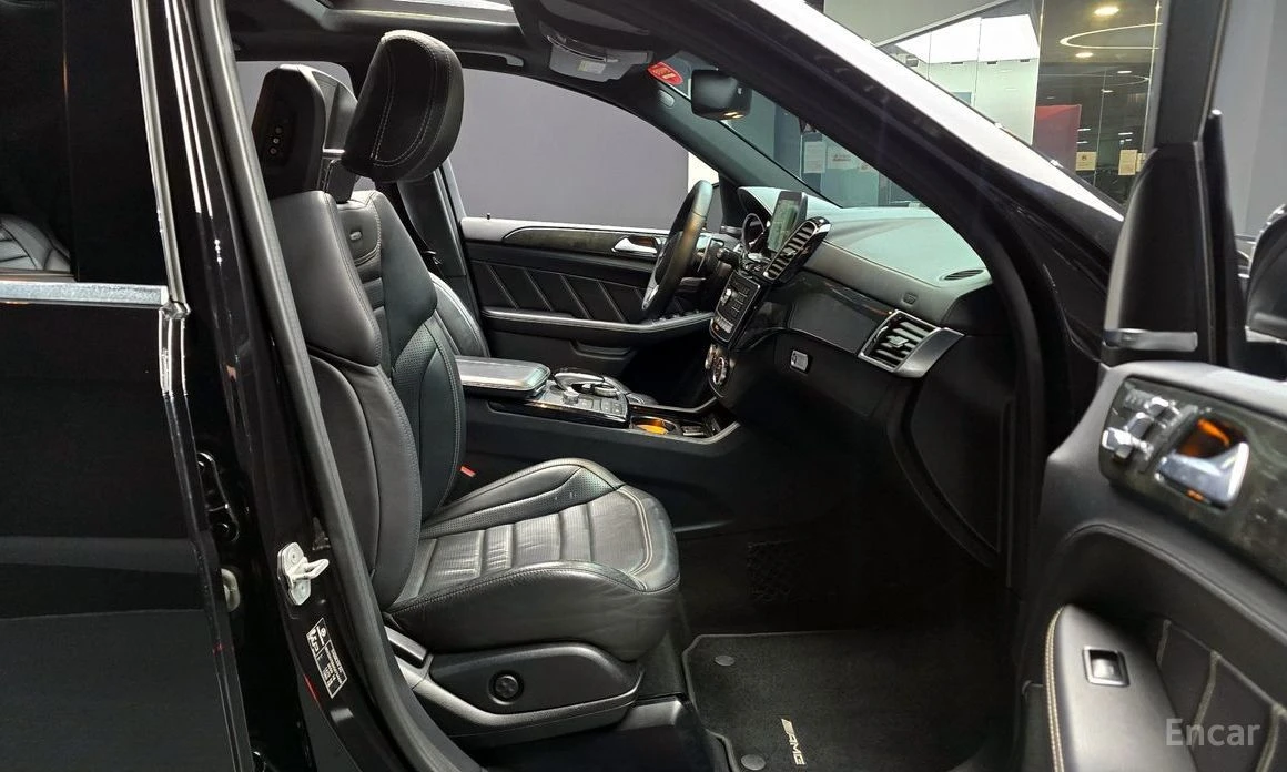 Mercedes-Benz GLE 63 AMG, снимка 10 - Автомобили и джипове - 54108168