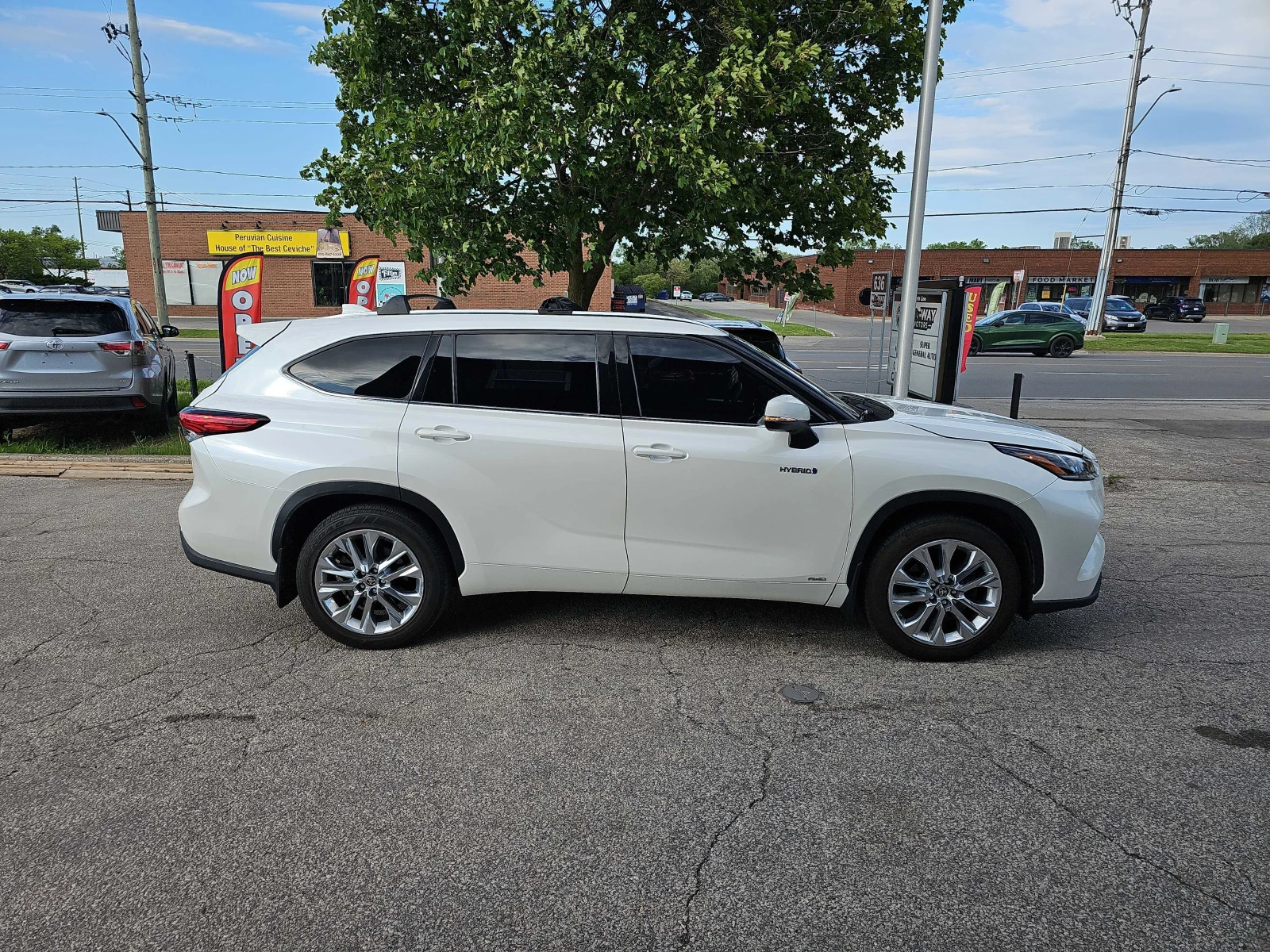 Toyota Highlander HYBRID LIMITED * 8 МЕСТЕН * AWD * CARFAX * , снимка 4 - Автомобили и джипове - 54805204