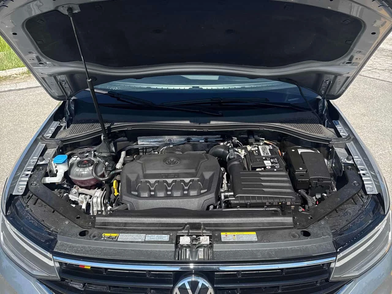 VW Tiguan R Line Black Edition/НОВИ ГУМИ/ПАНО/ПОДГРЕВ/CARFAX, снимка 12 - Автомобили и джипове - 54827143