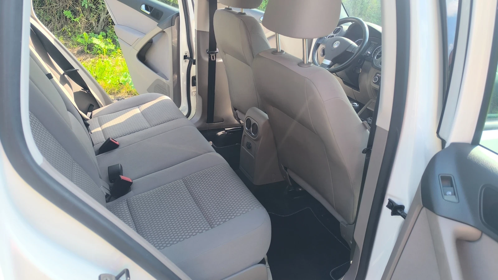 VW Tiguan, снимка 8 - Автомобили и джипове - 54889719