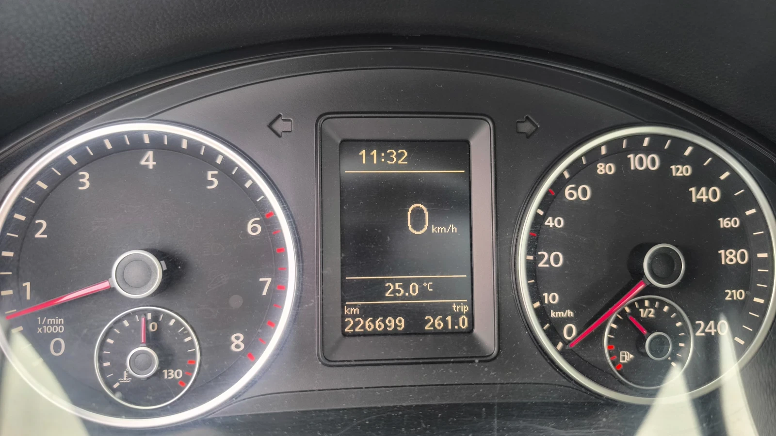 VW Tiguan, снимка 14 - Автомобили и джипове - 54889719