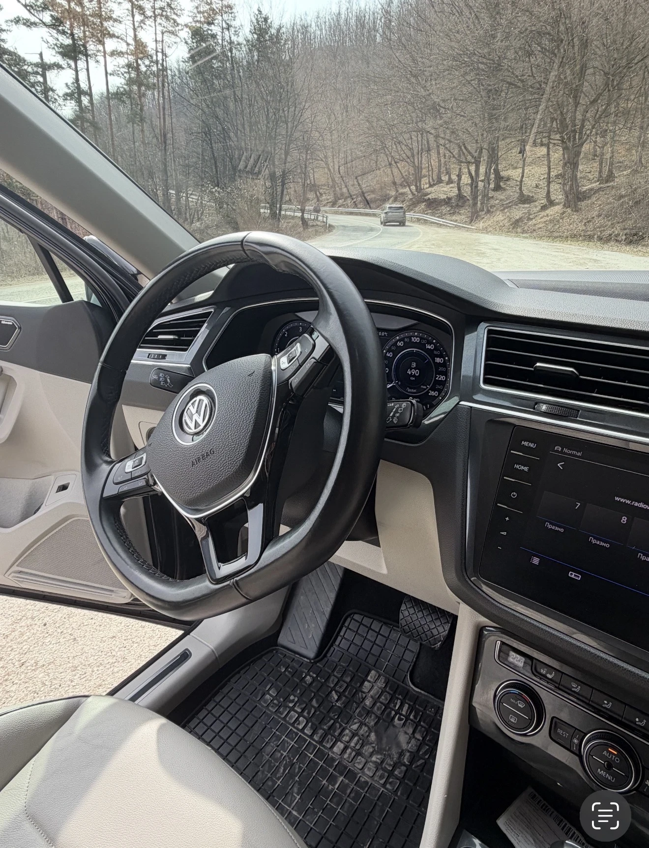 VW Tiguan, снимка 5 - Автомобили и джипове - 55942239