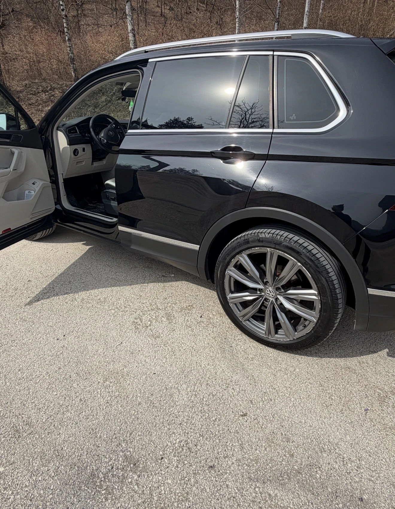 VW Tiguan, снимка 4 - Автомобили и джипове - 55942239