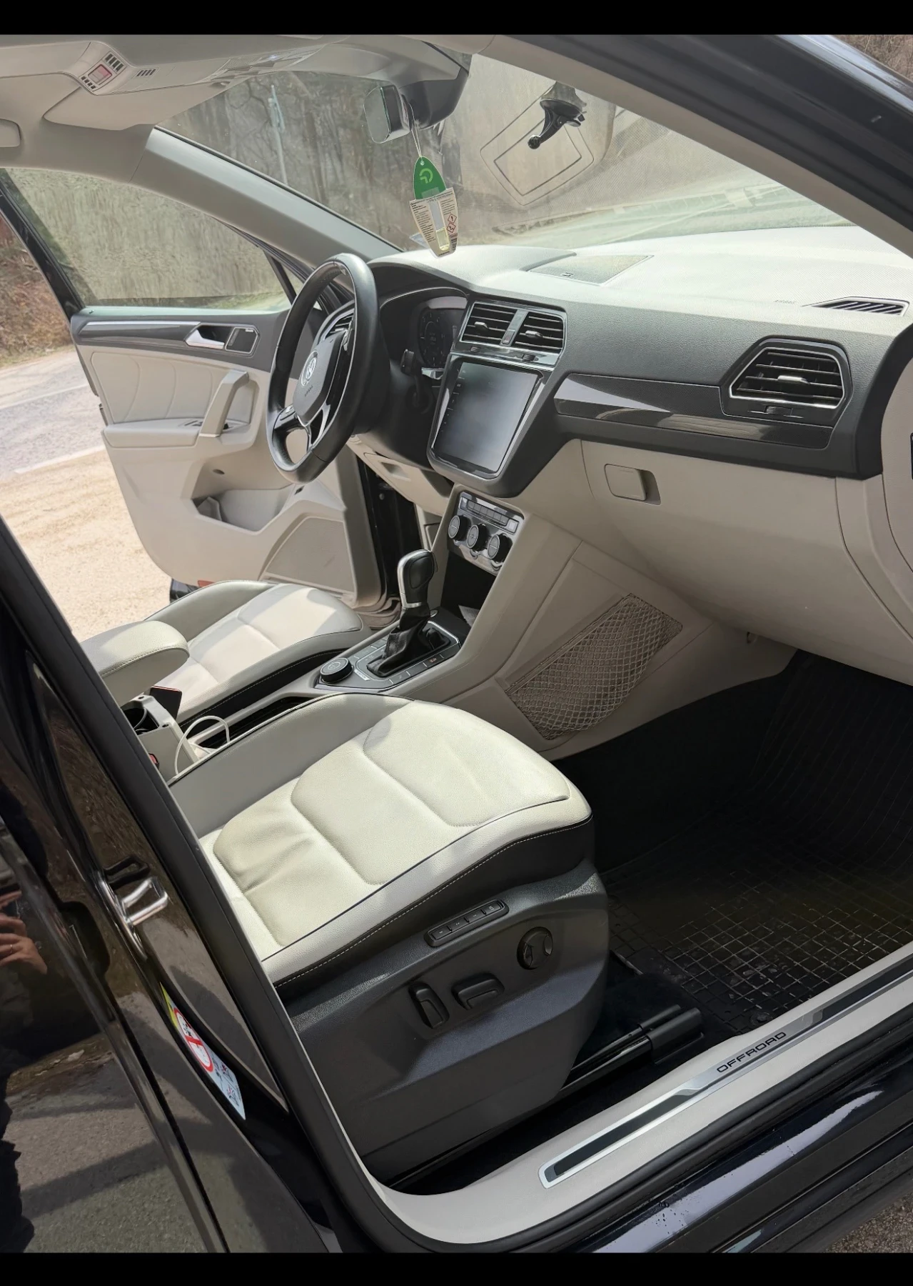 VW Tiguan, снимка 7 - Автомобили и джипове - 55942239