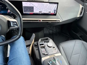 BMW iX xDrive40/H/K/PANO/360/ПРЕДСТАВИТЕЛСТВО НА BMW | Auto.bg — изображение 9