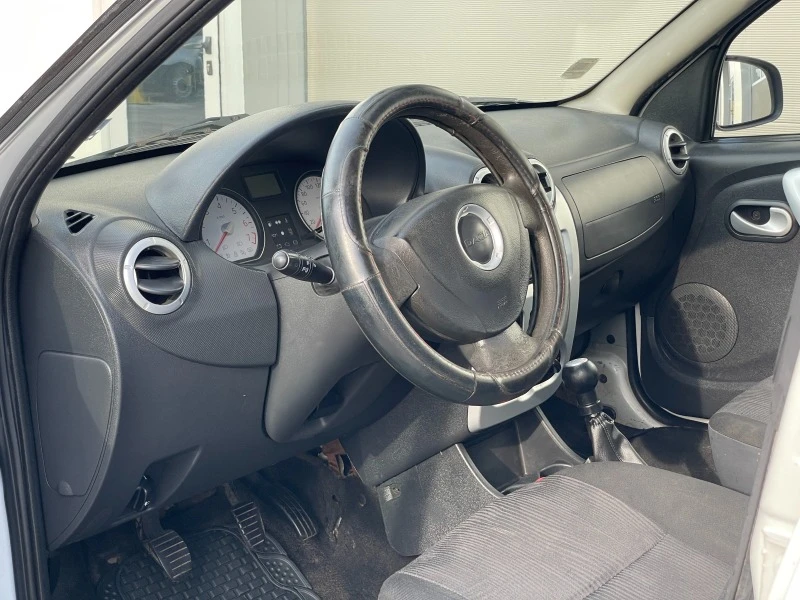 Dacia Sandero 1.4, снимка 9 - Автомобили и джипове - 46082804