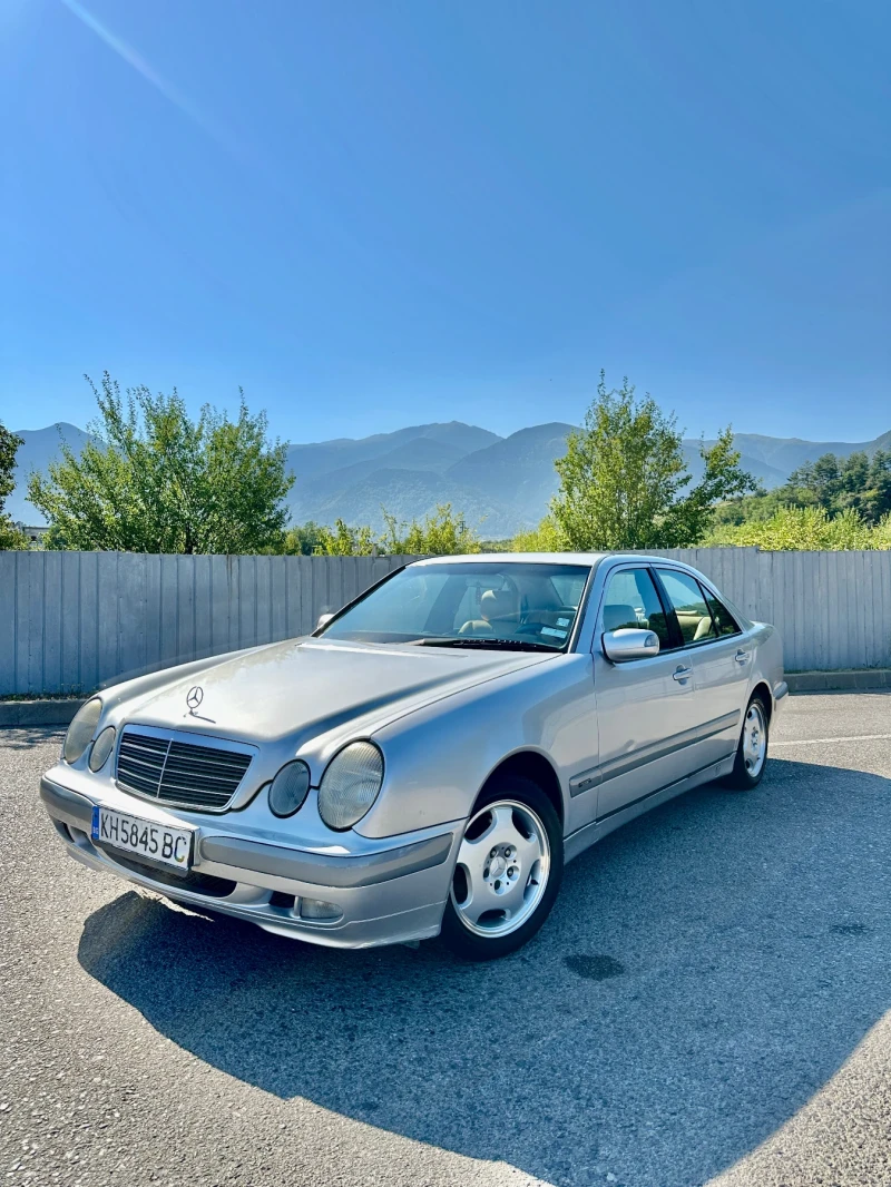 Mercedes-Benz E 220, снимка 1 - Автомобили и джипове - 46100233