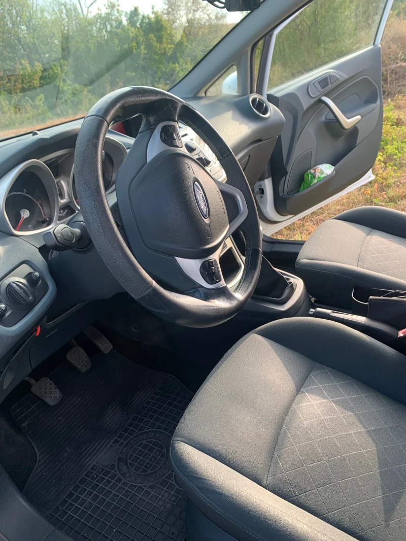 Ford Fiesta 1.6, снимка 12 - Автомобили и джипове - 47960234