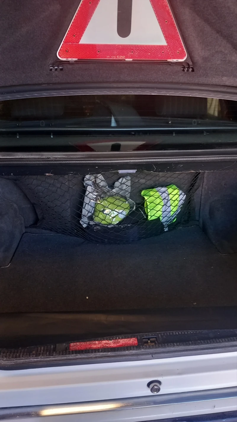 Mercedes-Benz E 200, снимка 3 - Автомобили и джипове - 52443435