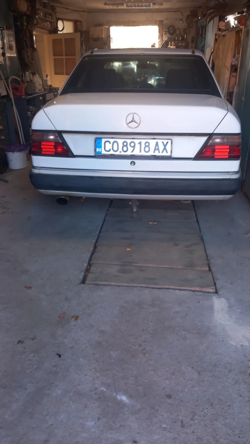 Mercedes-Benz E 200, снимка 2 - Автомобили и джипове - 52443435