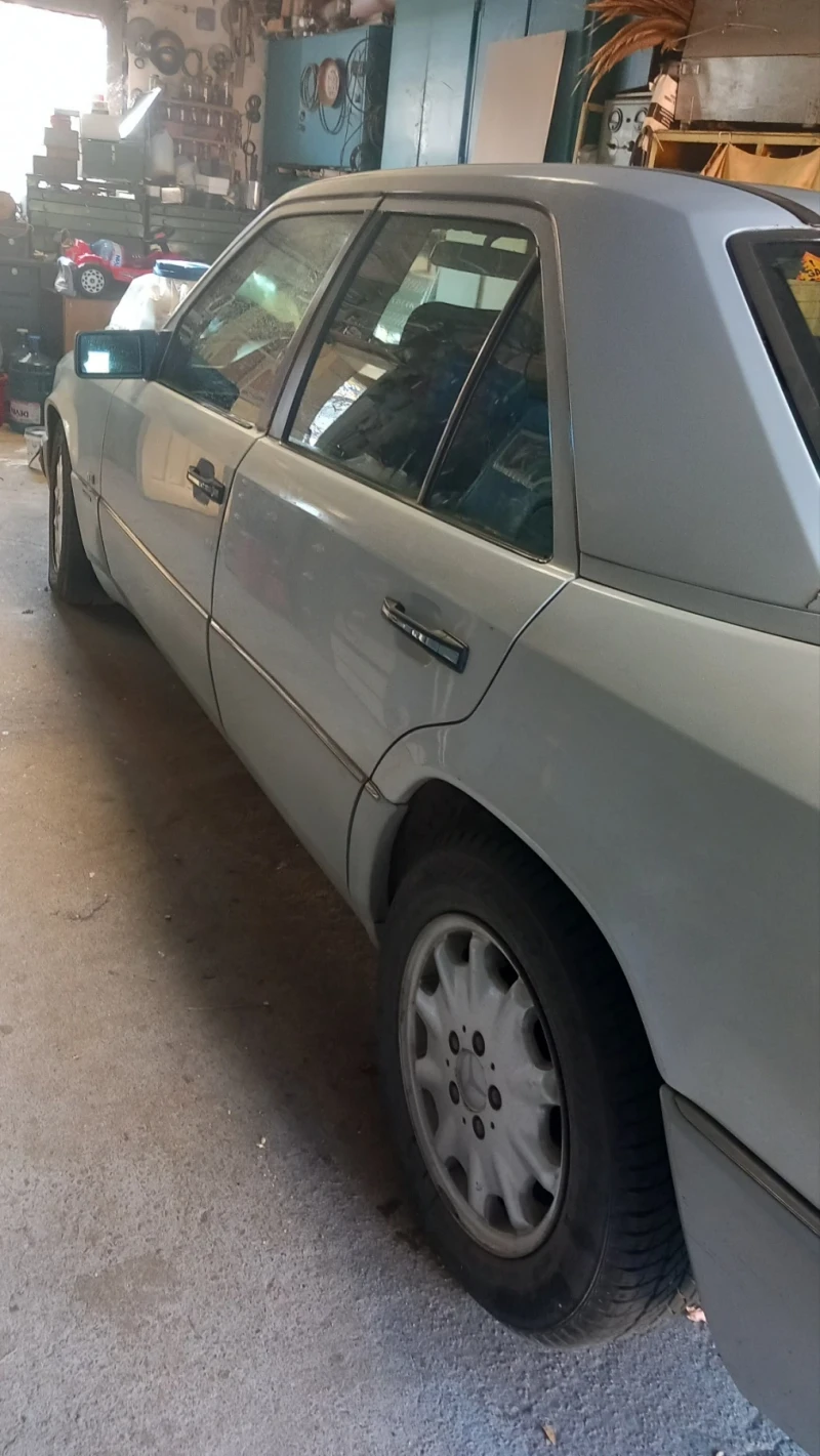 Mercedes-Benz E 200, снимка 7 - Автомобили и джипове - 52443435