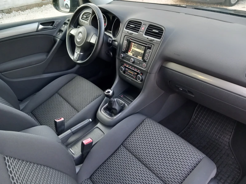 VW Golf 1.4i NAVI 80кс климатроник, снимка 12 - Автомобили и джипове - 52840493