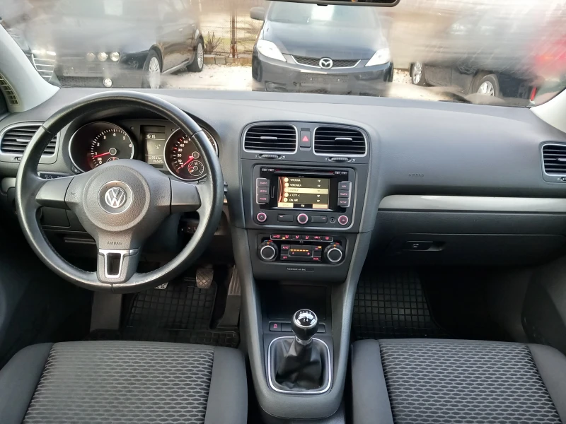 VW Golf 1.4i NAVI 80кс климатроник, снимка 9 - Автомобили и джипове - 52840493