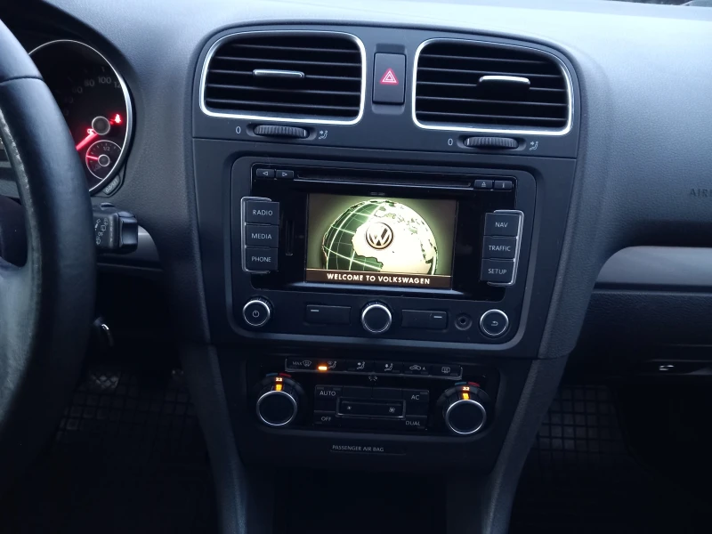 VW Golf 1.4i NAVI 80кс климатроник, снимка 13 - Автомобили и джипове - 52840493