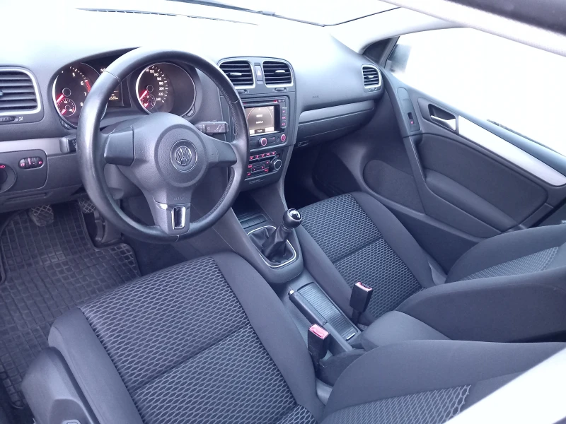 VW Golf 1.4i NAVI 80кс климатроник, снимка 15 - Автомобили и джипове - 52840493