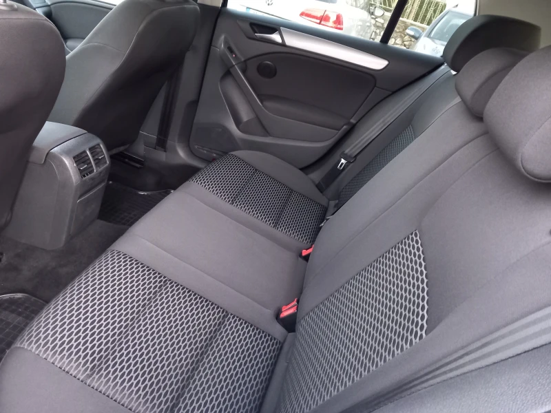 VW Golf 1.4i NAVI 80кс климатроник, снимка 11 - Автомобили и джипове - 52840493