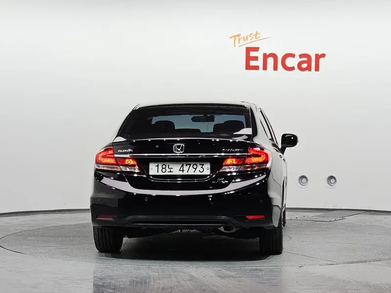 Honda Civic 1.8, снимка 4 - Автомобили и джипове - 54253382