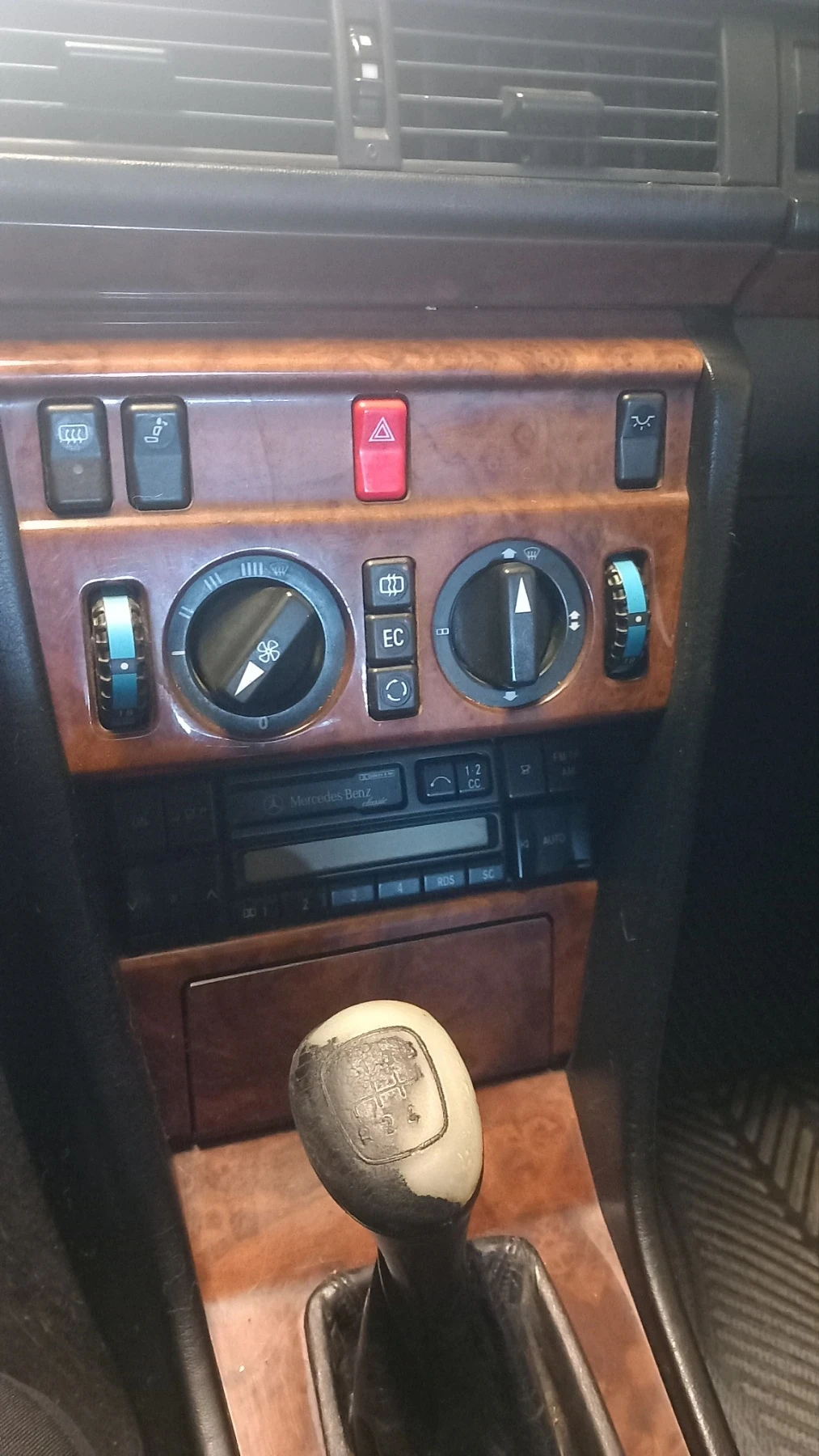 Mercedes-Benz E 200 | Mobile.bg   5