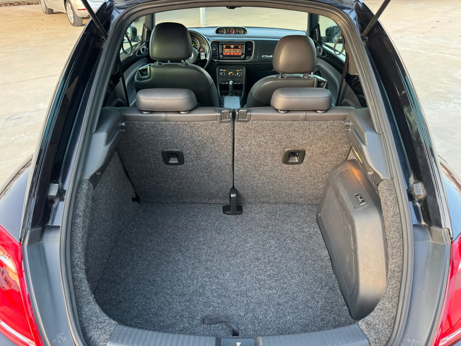 VW Beetle * R-LINE* FULL-MAX* AUTO* , снимка 16 - Автомобили и джипове - 53840225