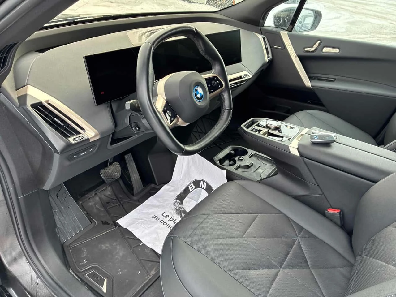 BMW iX xDrive40/H/K/PANO/360/ПРЕДСТАВИТЕЛСТВО НА BMW, снимка 7 - Автомобили и джипове - 53845091