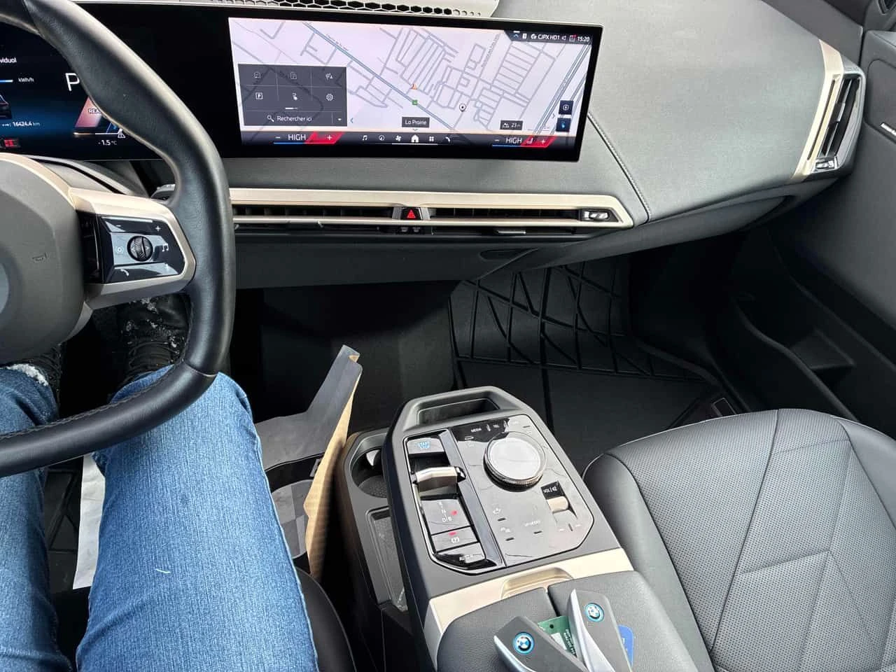 BMW iX xDrive40/H/K/PANO/360/ПРЕДСТАВИТЕЛСТВО НА BMW, снимка 9 - Автомобили и джипове - 53845091