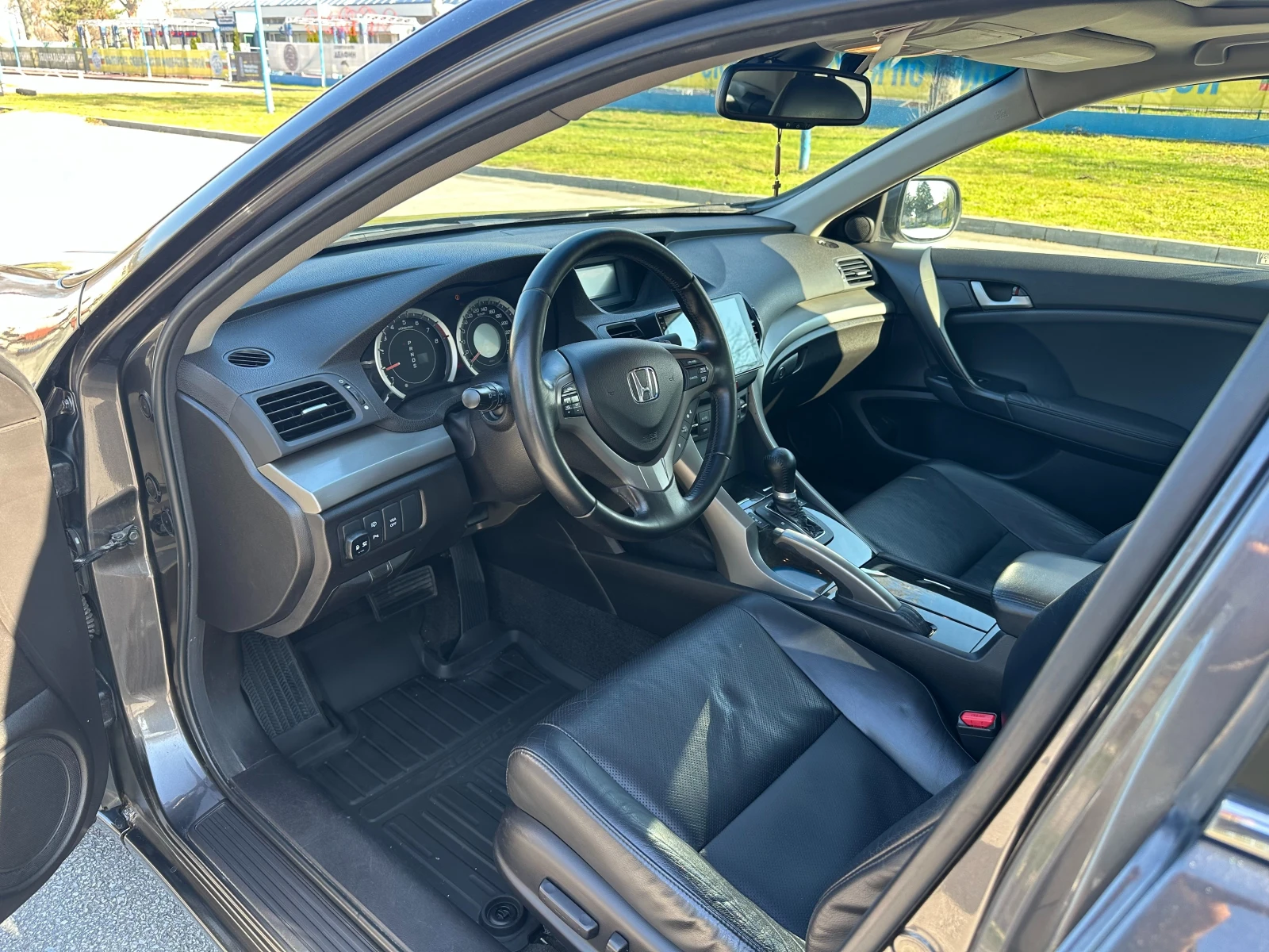 Honda Accord 2.4 i-VTEC Executive, снимка 5 - Автомобили и джипове - 54128598