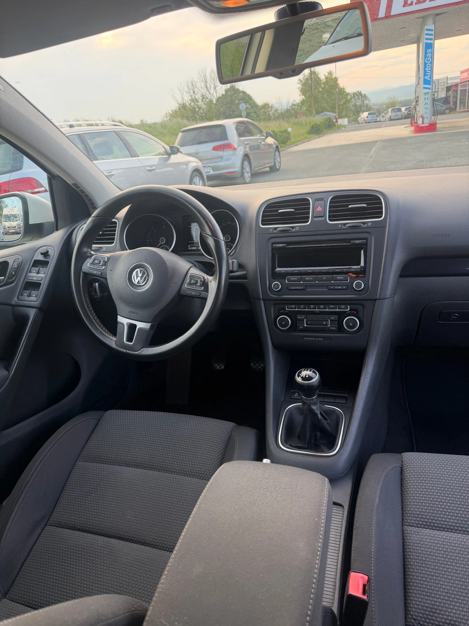 VW Golf, снимка 6 - Автомобили и джипове - 54663636