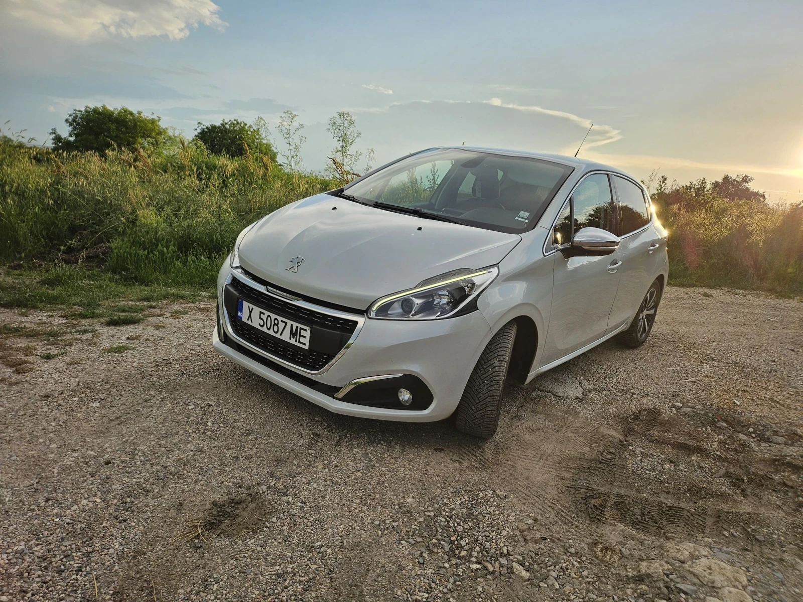 Peugeot 208 1.6 blue hdi, снимка 4 - Автомобили и джипове - 54768637