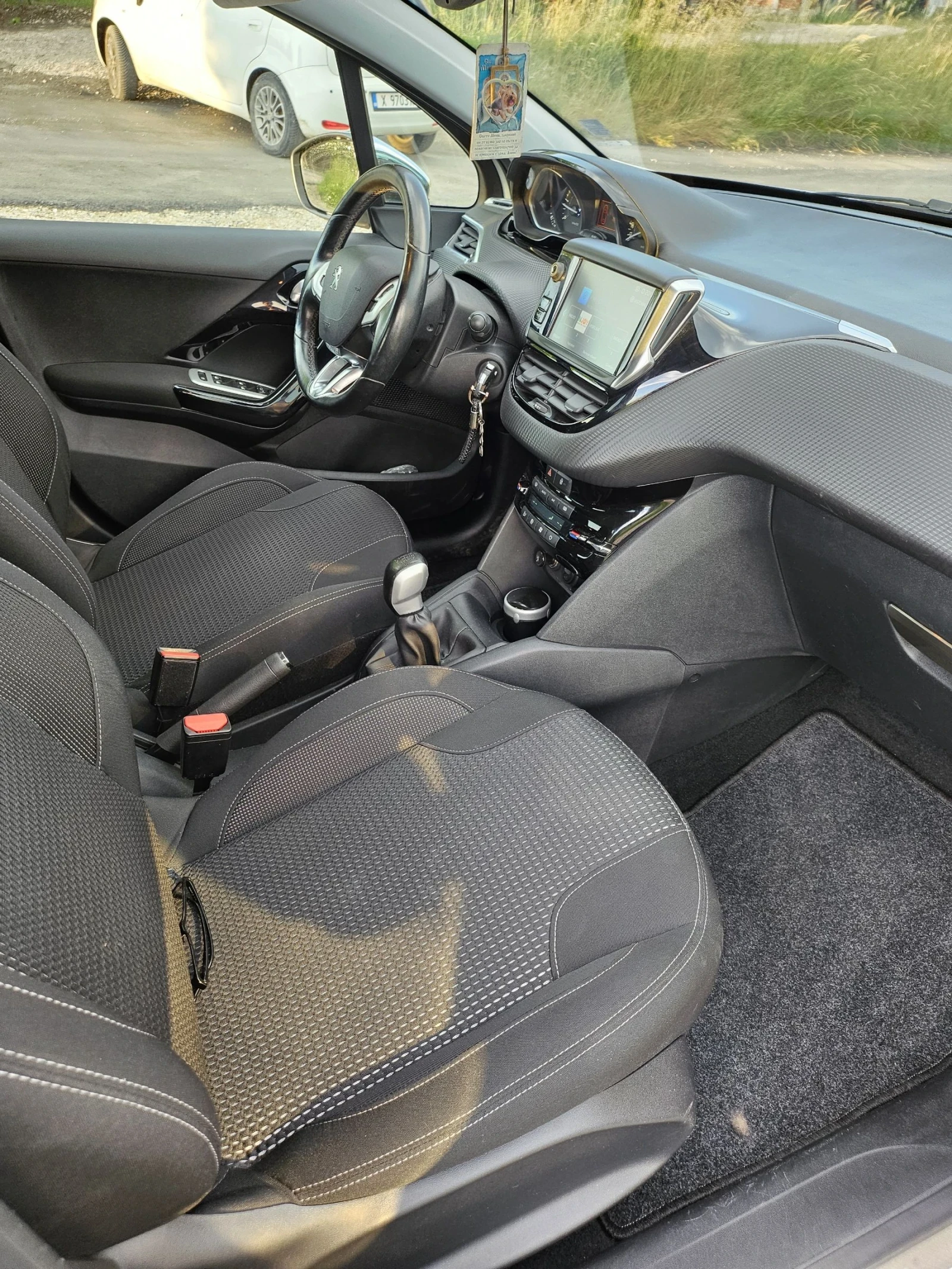 Peugeot 208 1.6 blue hdi, снимка 15 - Автомобили и джипове - 54768637