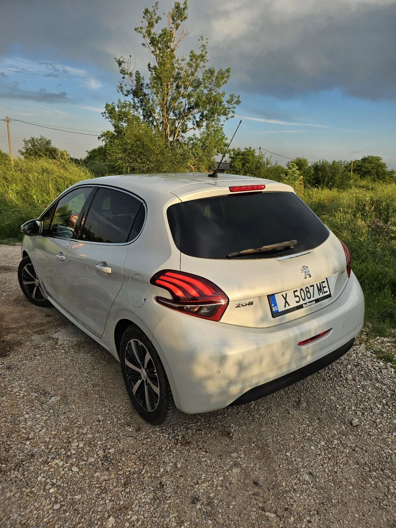 Peugeot 208 1.6 blue hdi, снимка 7 - Автомобили и джипове - 54768637