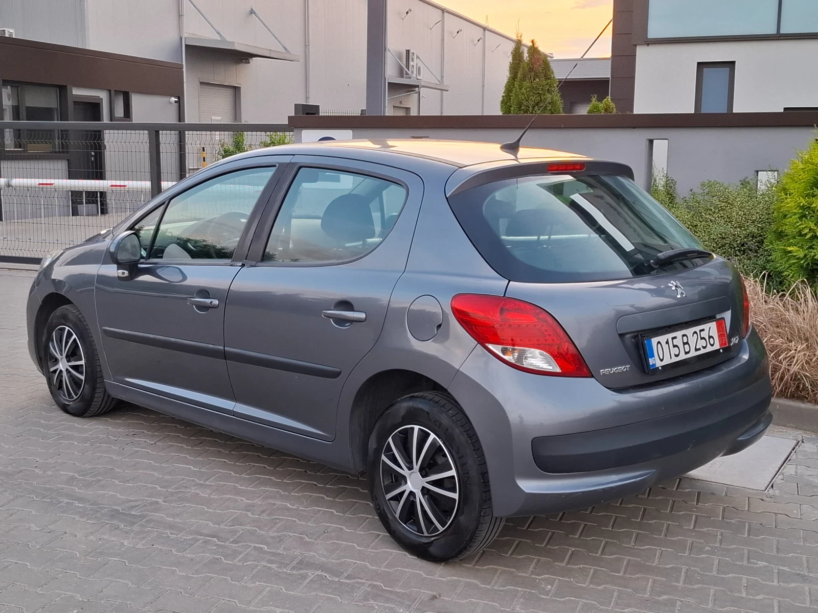 Peugeot 207 1.4I* (75кс)* FACELIFT* НОВ ВНОС* , снимка 5 - Автомобили и джипове - 55319212