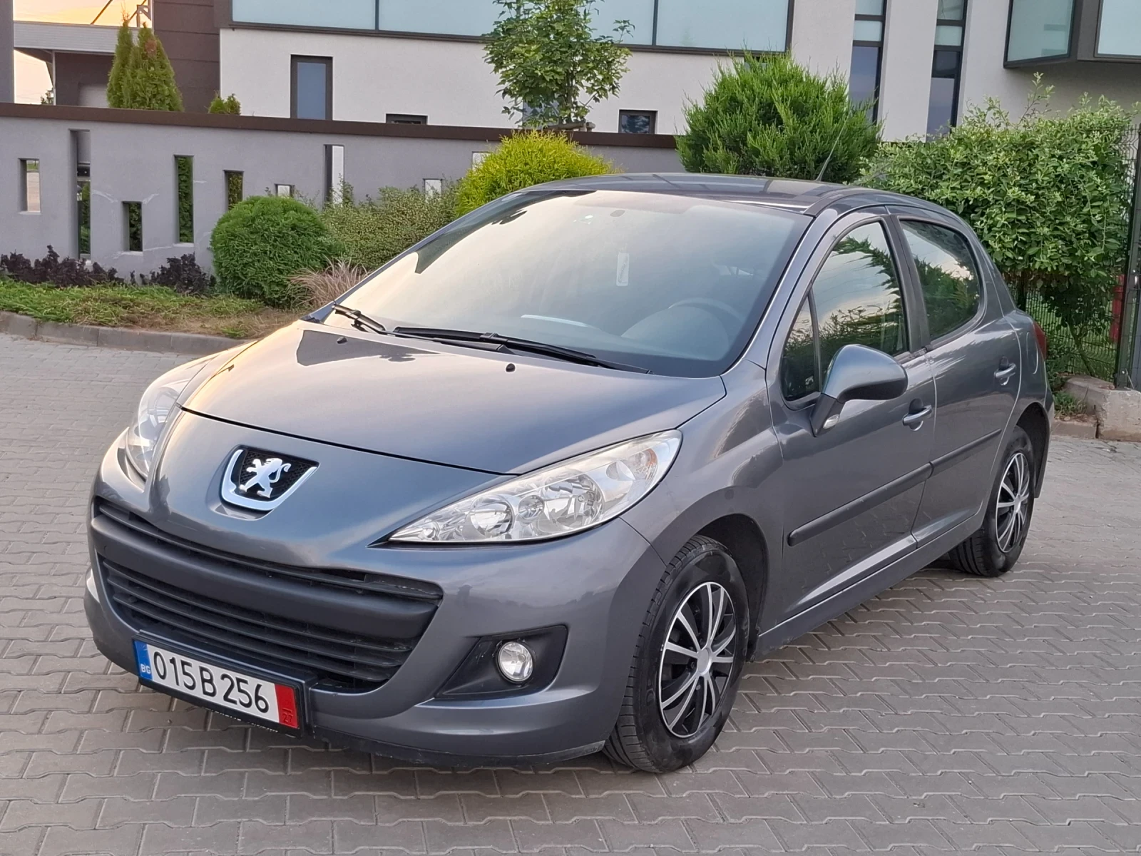 Peugeot 207 1.4I* (75кс)* FACELIFT* НОВ ВНОС* , снимка 2 - Автомобили и джипове - 55319212
