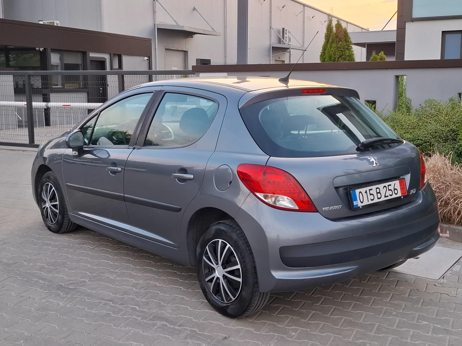 Peugeot 207 1.4I* (75кс)* FACELIFT* НОВ ВНОС* , снимка 6 - Автомобили и джипове - 55319212