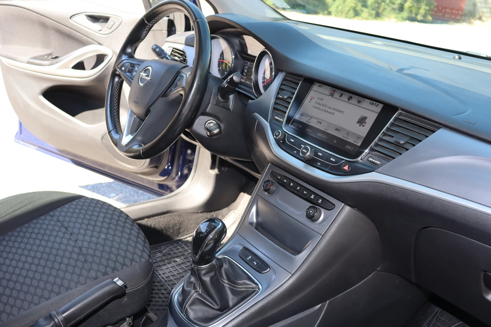 Opel Astra Sport Tourer 1.6 CDTI, снимка 15 - Автомобили и джипове - 55527416