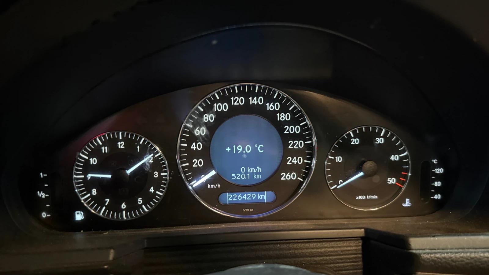 Mercedes-Benz E 270, снимка 13 - Автомобили и джипове - 55802231