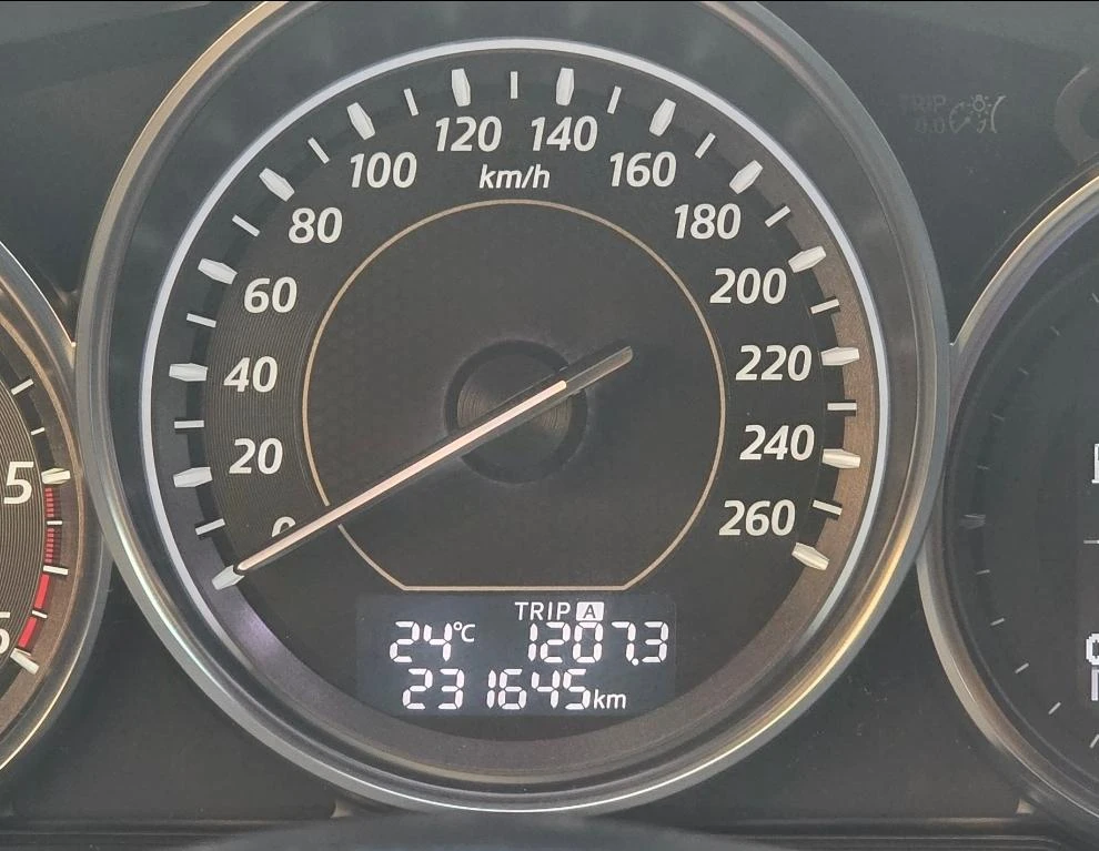 Mazda 6 2.2d-SKYACTIVE Перфектна Лична Кола, снимка 15 - Автомобили и джипове - 55853831