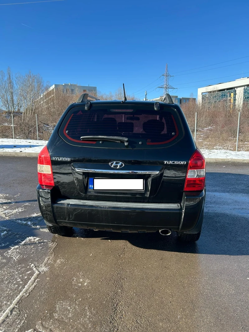 Hyundai Tucson 2.0 I , снимка 4 - Автомобили и джипове - 48630645