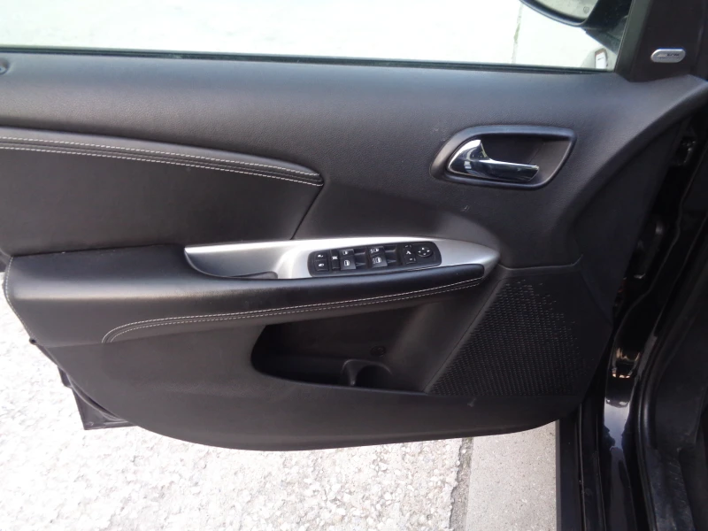 Fiat Freemont 2.0-16VmJET-LOUNGE-140-NAVI-KOJA-LIZING, снимка 15 - Автомобили и джипове - 52073065