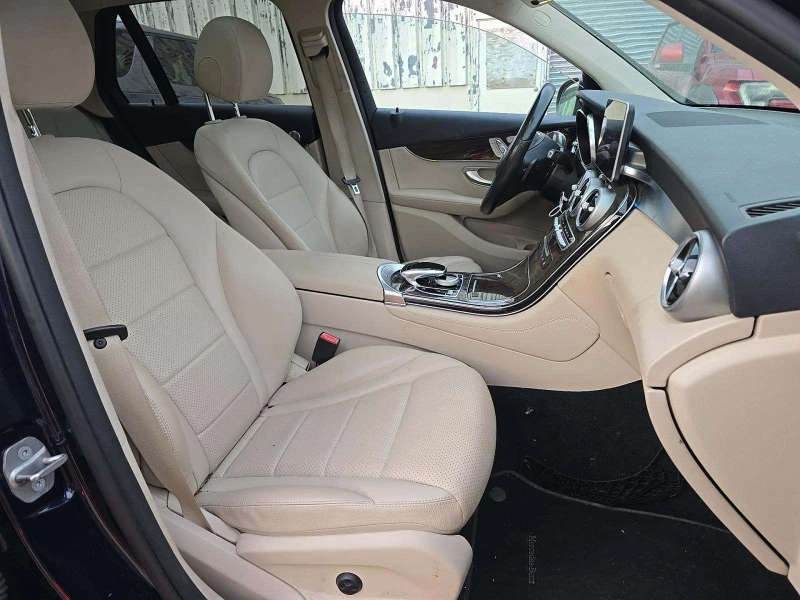 Mercedes-Benz GLC 300 2017* 9G TRONICK* BURAMSTER* KEYLESS GO* PANO, снимка 8 - Автомобили и джипове - 53108743
