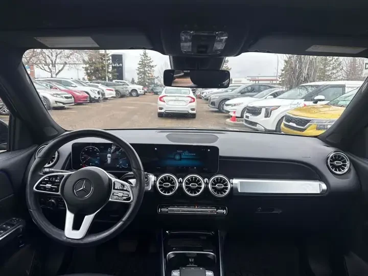 Mercedes-Benz GLB 250 PREMIUM* 360КАМЕРА* ПОДГРЕВ* LANE* ASSIST* , снимка 7 - Автомобили и джипове - 54450633