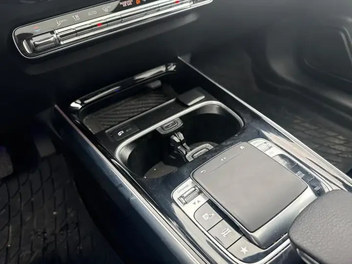 Mercedes-Benz GLB 250 PREMIUM* 360КАМЕРА* ПОДГРЕВ* LANE* ASSIST* , снимка 11 - Автомобили и джипове - 54450633