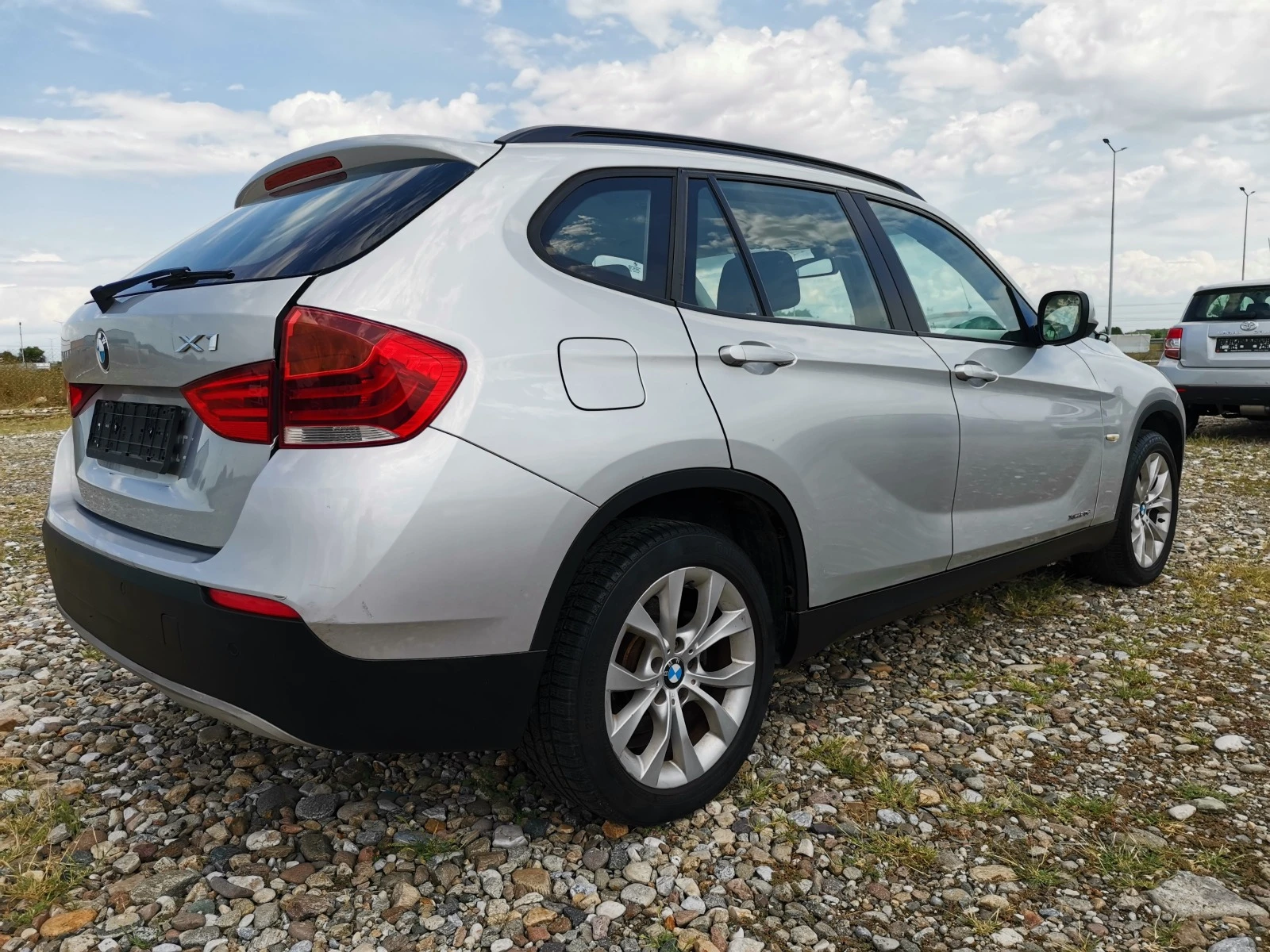 BMW X1  2.0 D xDrive - изображение 4