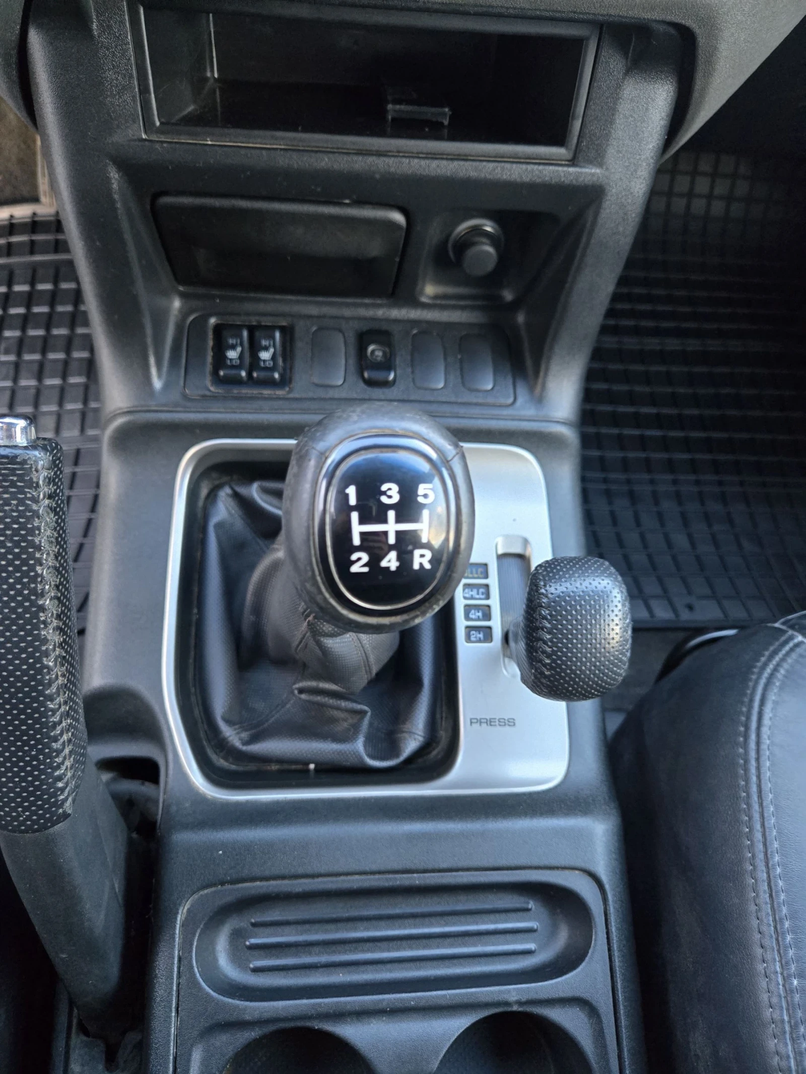 Mitsubishi Pajero 3.2 Di D-GLX - изображение 9