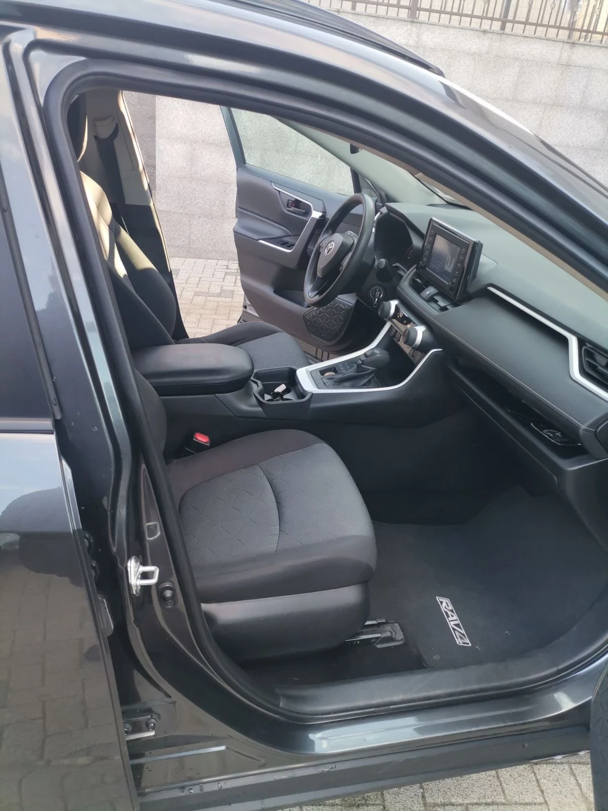 Toyota Rav4 2, 5 Hybrid, снимка 10 - Автомобили и джипове - 54714392